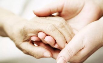 心系老人 撐起生命的暖陽 —記我院呼吸內(nèi)科暖心醫(yī)生高靖知